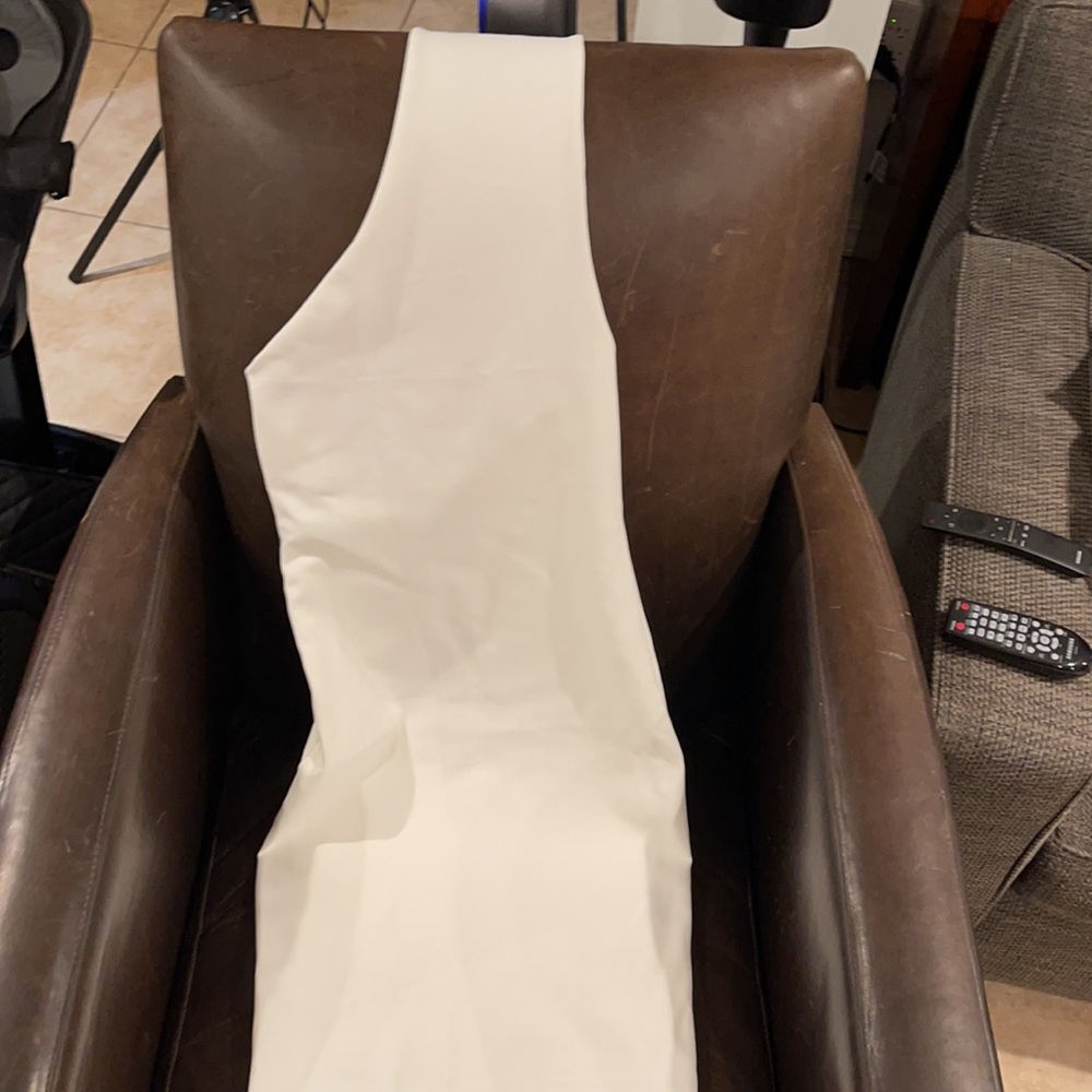 Never worn!!! Beautiful white dress…